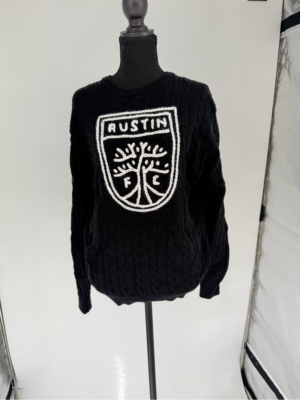 Austin Crest Cable-Knit Black Sweater cotton large